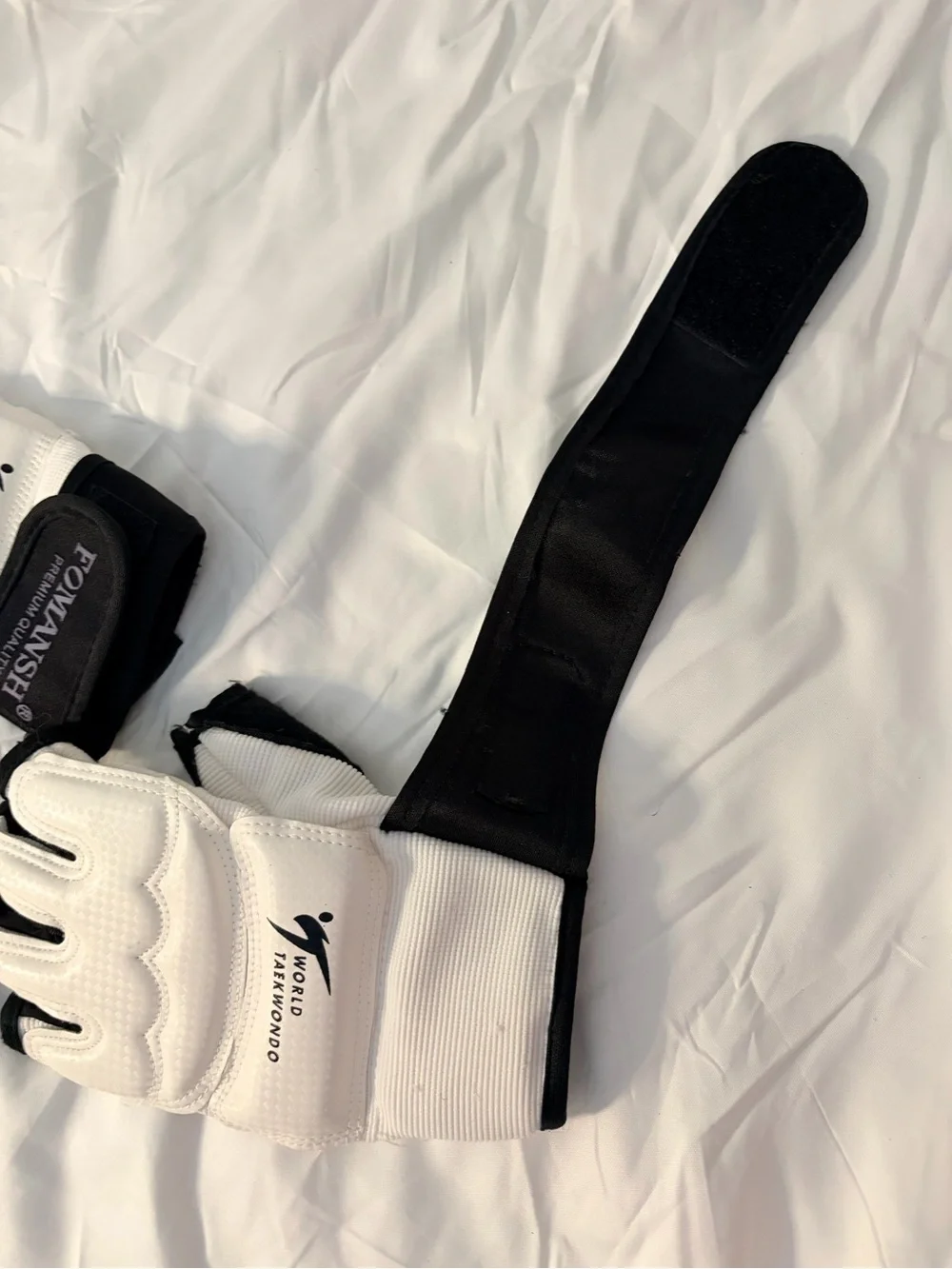 White & Black Taekwondo Sparring Gloves